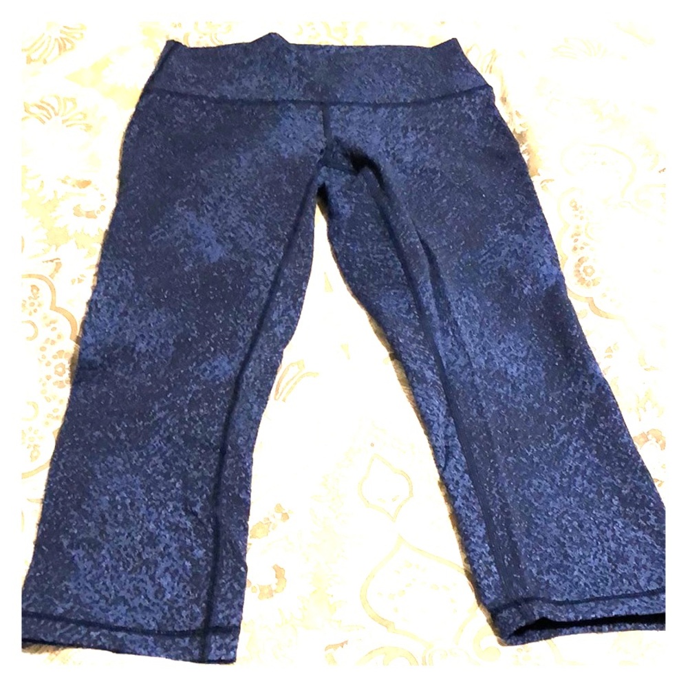 Lululemon’s Wunder Under High Rise 21” crop size 8